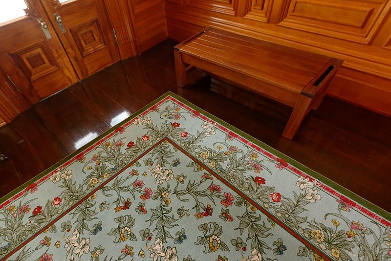 Things to Consider When Choosing Between Carpet and Hardwood Flooring