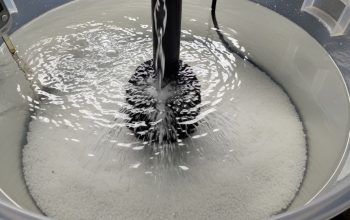 Aquarium salt mix dissolving in container with powerhead circulation for clear water