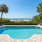 Pool sand filter with internal laterals exposed
